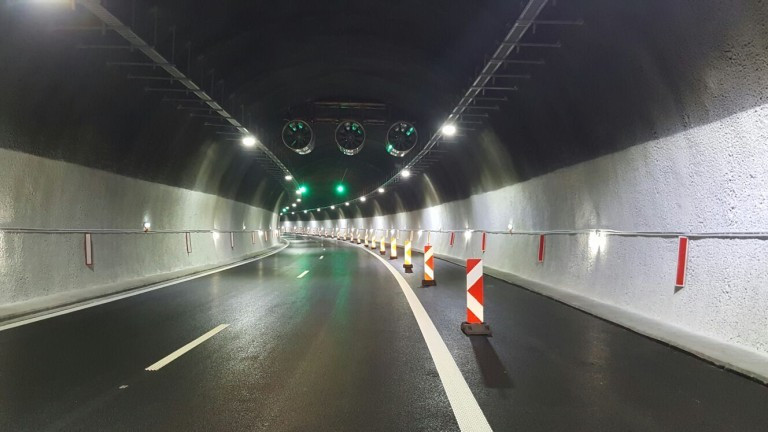 Движението в тръбата за София на тунел "Люлин" ще е в една лента
