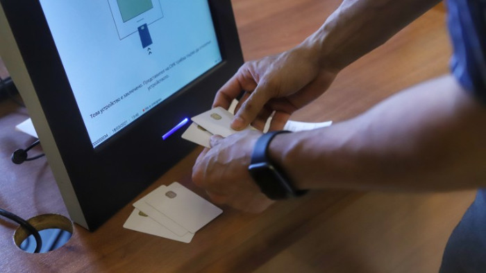 Централната избирателна комисия днес провежда втори експеримент за изцяло машинно гласуване -