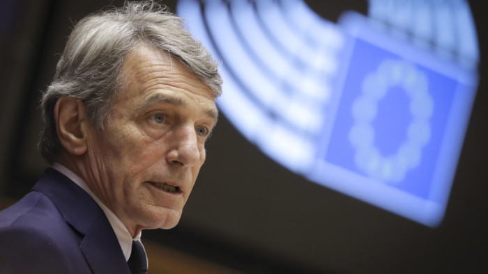 Брюксел трябва да затегне санкциите срещу руските служители, заяви в