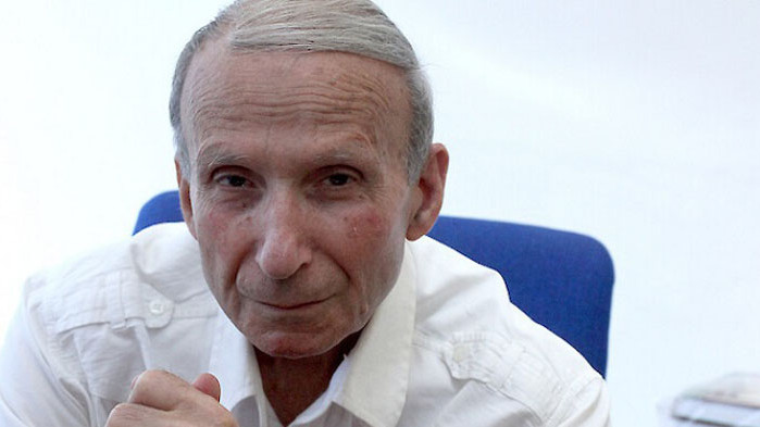 Падането на Берлинската стена и възприемането на демократичните принципи в