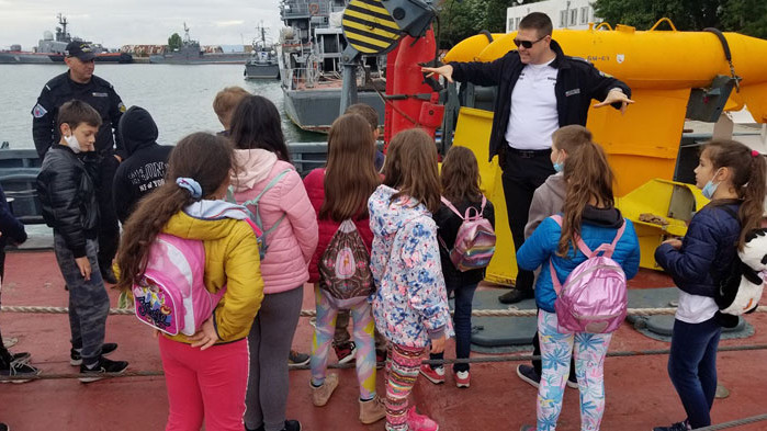 Ученици посетиха Пункт за базиране Бургас