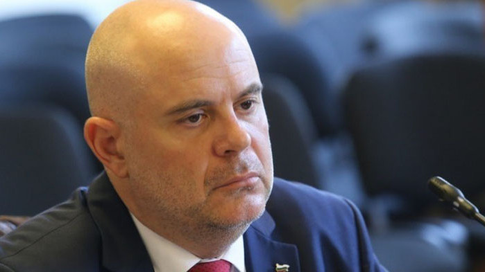 Прокуратурата вече разследва четири от шестте физически лица с наложени санкции