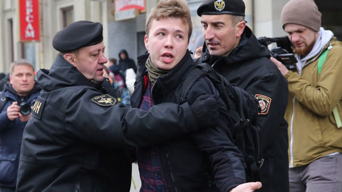 Това е втора поява на журналиста след задържането му Белоруският