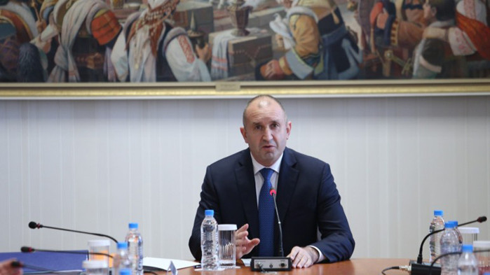 Радев рецитира Черепа: Божков беше ударен, след като е спрял да си плаща „такса спокойствие“