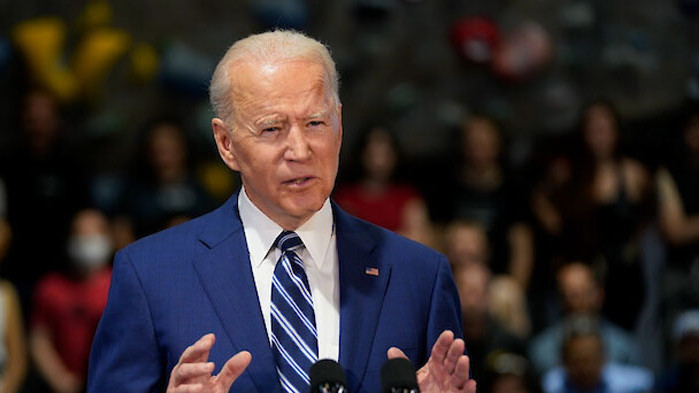 Съединените щати и Европа, а не Китай, трябва да разработят