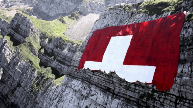 Швейцарските власти все още не са решили дали да затворят въздушното