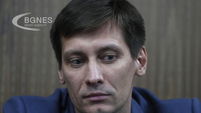 Бившият депутат Дмитрий Гудков, който е обвиняем по дело за