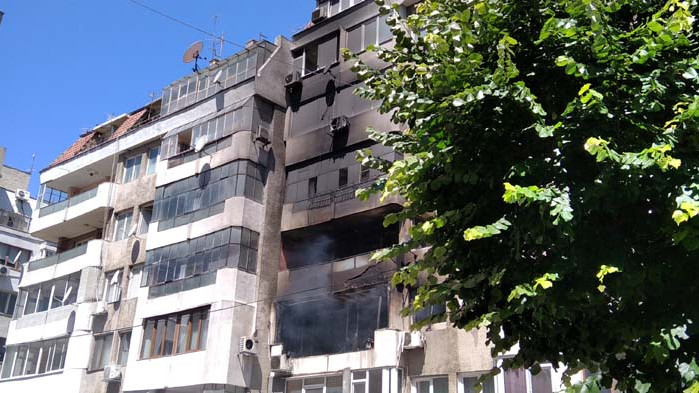 Пожар в дома на възрастна жена във Варна вдигна пожарникарите накрак