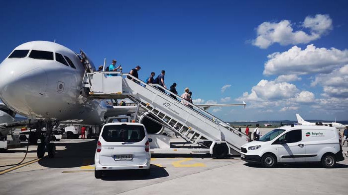 Първите чартърни туристи на летище Варна за сезон 2020 пристигнаха днес (СНИМКИ)