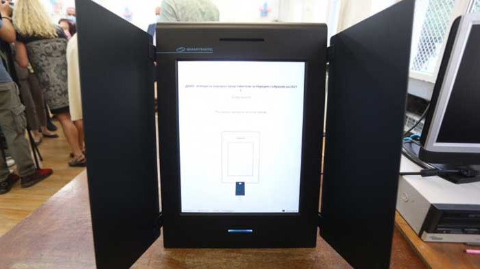 2019, 2020, 2021 г. – Радев иска гласуване с машини, а сега не може да организира дори доставката
