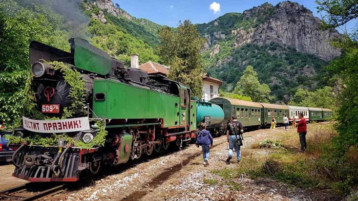 Билетите за пътуване с парен локомотив по теснолинейката за 19-и