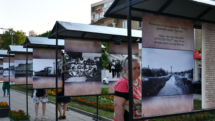 Ретро парад радва жителите на Разград по повод 90-годишнината на емблематичен мост в града