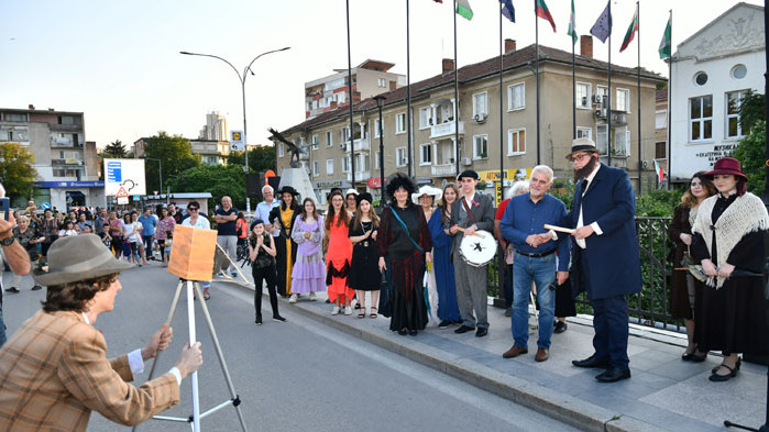 Ретро парад радва жителите на Разград по повод 90-годишнината на емблематичен мост в града