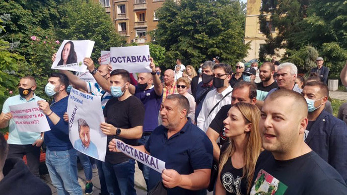 Многолюден протест в Красно село, искат оставката на Росина Станиславова (СНИМКИ)