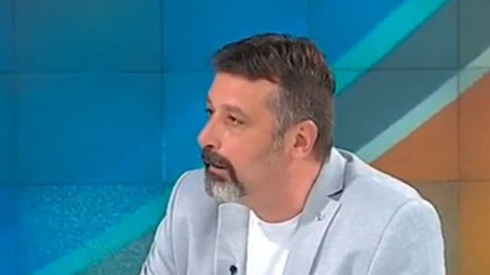 Новината за оттеглянето на Слави е от няколко дни. Никъде