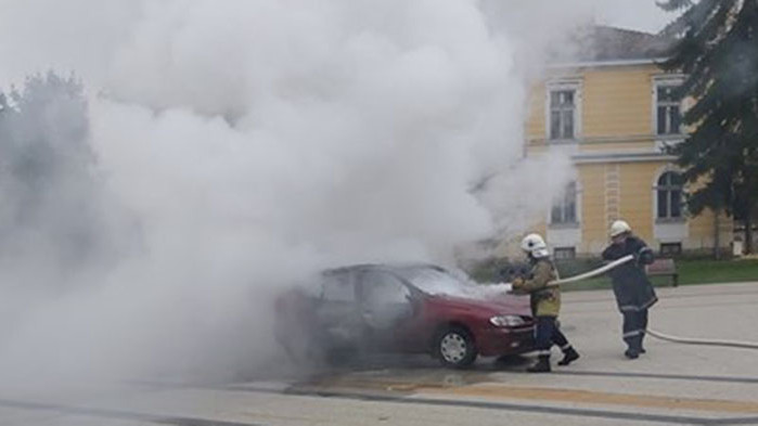 Осъдиха подпалилия колата си пред общината и училище във Враца