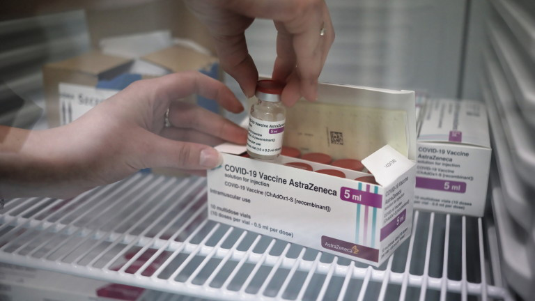 Италия няма да ваксинира с AstraZeneca под 60-годишни
