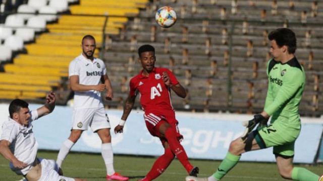 Славия и ЦСКА направиха нулево реми на "Овча купел"