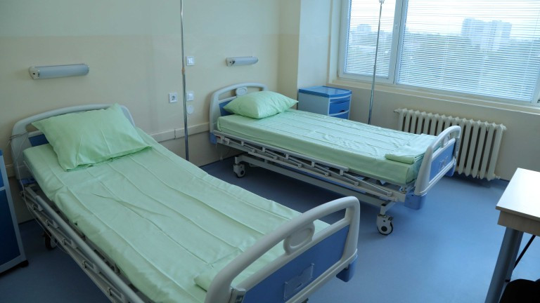 Болницата в Казанлък прекратява приема пациенти с COVID-19
