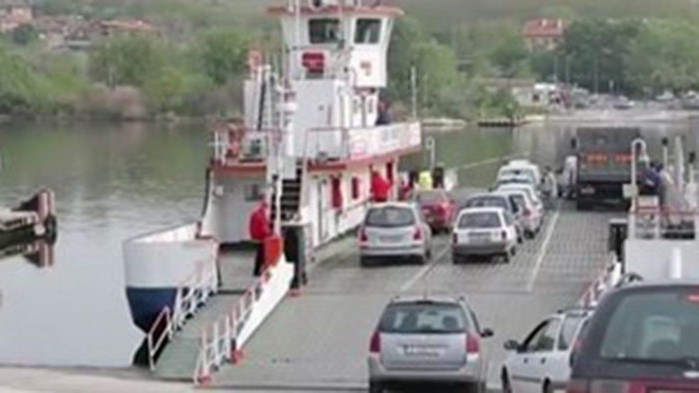 Фериботът в Белослав е временно спрян за ремонт