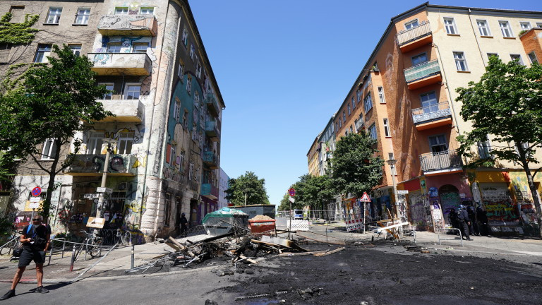 Сблъсъци между полиция и леви радикали в Берлин (СНИМКИ)