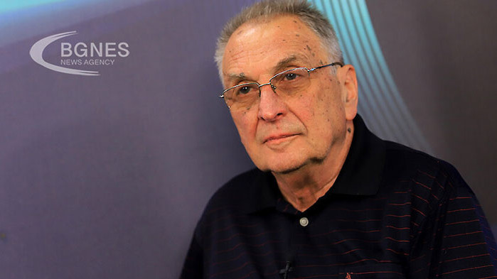 Дълбоката държава внушава, че македонците ще загубят идентичността си, ако