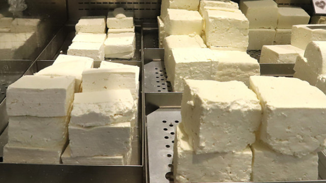 Българската агенция по безопасност на храните БАБХ  спря производството на сирене