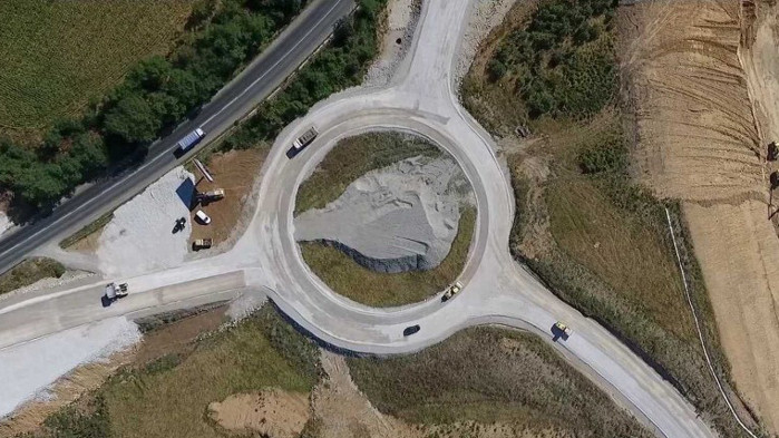 Очаква се строителните работи да продължат след около 2 месеца