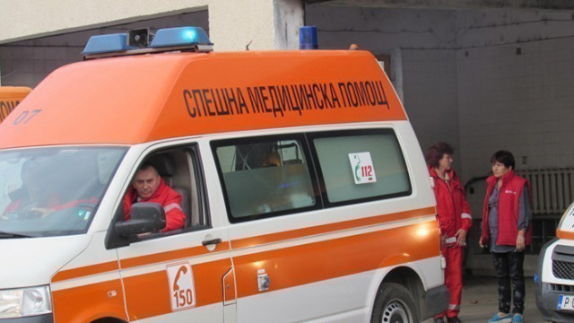 Двама са откарани в болница Катастрофа блокира движението по бул
