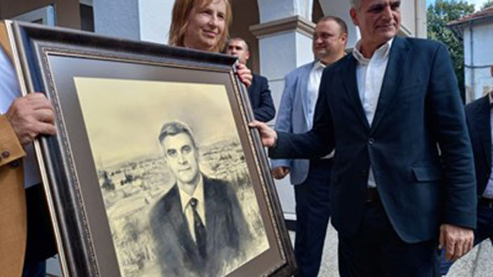 Кметицата на село Поповица Веска Мирчева поднесе първата изненада на