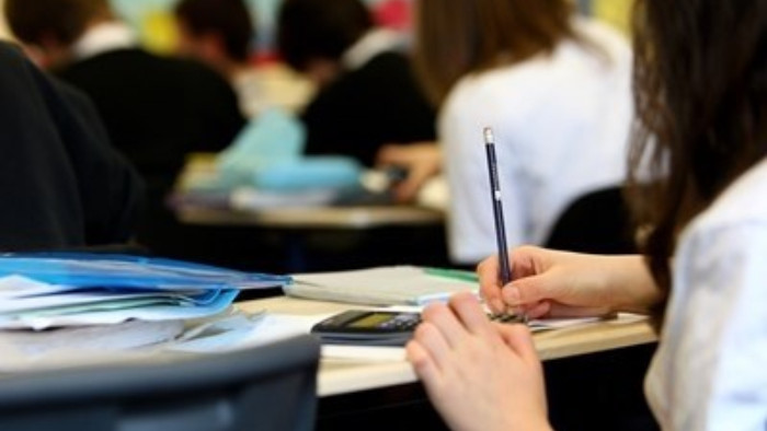 Проблем с изпита на кандидат-студенти с български произход, които живеят