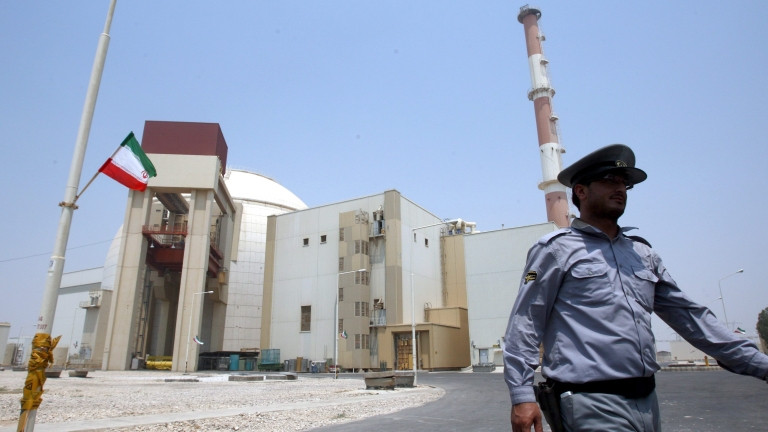 Спряха по спешност единствената атомна електроцентрала в Иран, съобщава Асошиейтед прес,