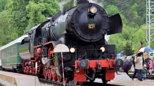 БДЖ ще организира пътуване с парен локомотив 16 27 от Горна