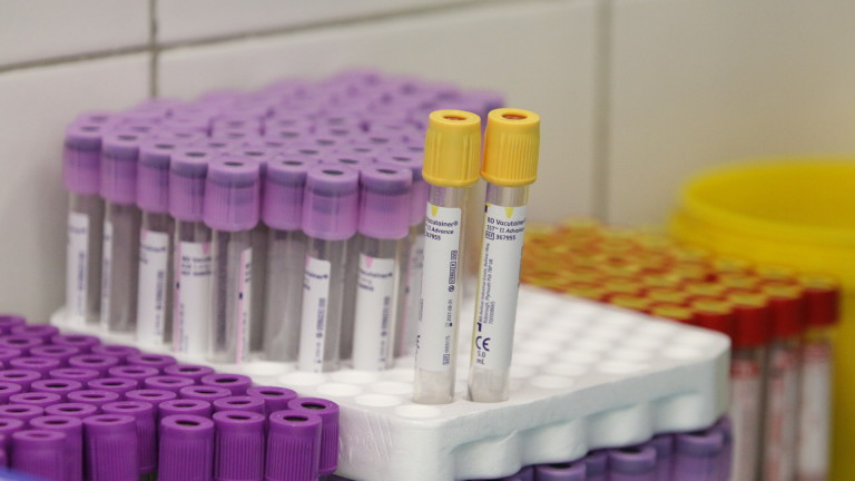 Търсят делта варианта в поне 10% от пробите, съобщават от здравното министерство.