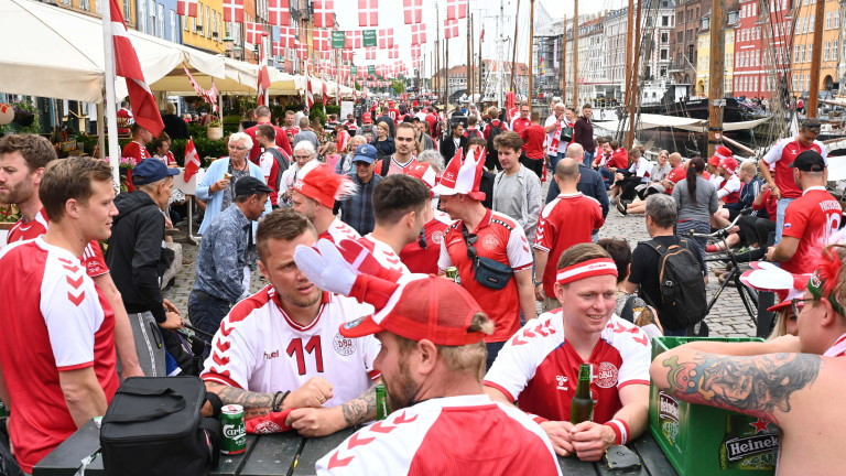 Фенове на Русия оскверниха украински паметник преди мача с Дания