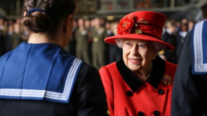 Кралица Елизабет II ще въвежда етническо многообразие в двореца