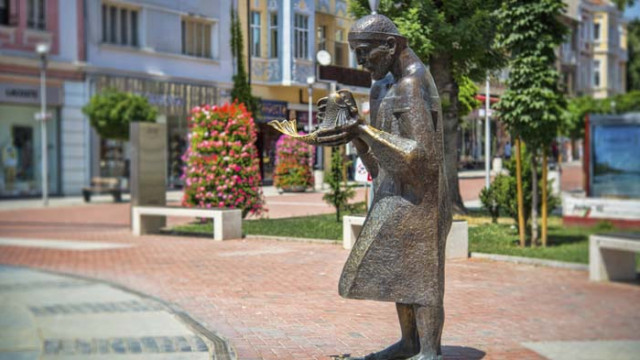 Откриват фотоизложба „Виж Варна” на входа на Морската градина