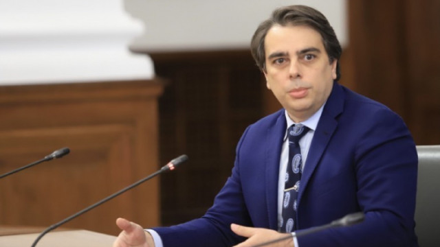 Служебният финансов министър Асен Василев обяви че ще подготви актуализация