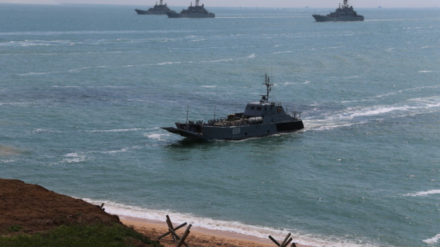 Силите на Черноморския флот наблюдават действията на американският боен кораб  Ross