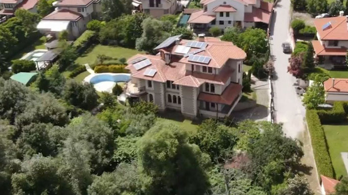 Резиденцията за милиони на служебния вътрешен министър Бойко Рашков (ВИДЕО)