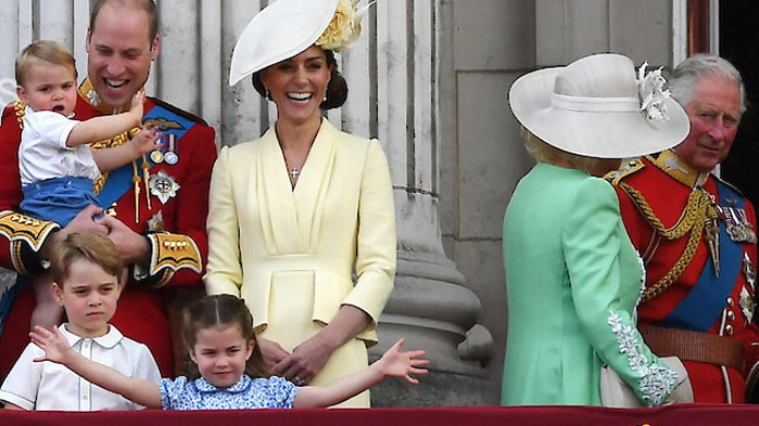 Принц Джордж вече се готви за тежестта на короната