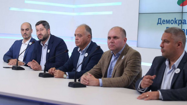 В изборните листи на Демократична България нямало доносници на Държавна