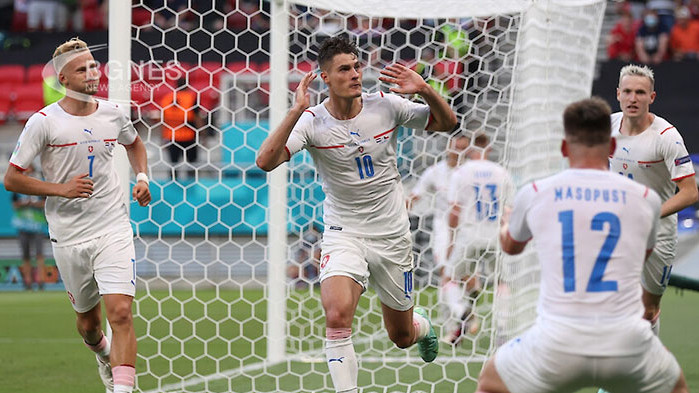 Чехия поднесе първата голяма изненада на Европейското първенство по футбол,