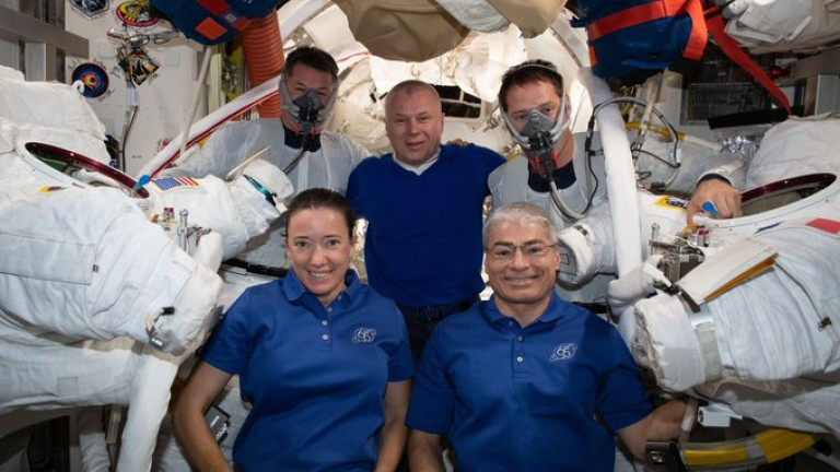 Как поддържат чисто облеклоот си астронавтите на Международната космическа станция