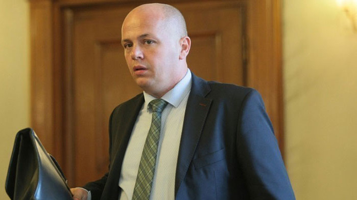 Дори няма да питам от къде имат финанси Бившият депутат