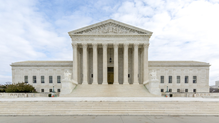 Дълбоко разделеният Върховен съд на САЩ отмени ограниченията за аборт в Луизиана