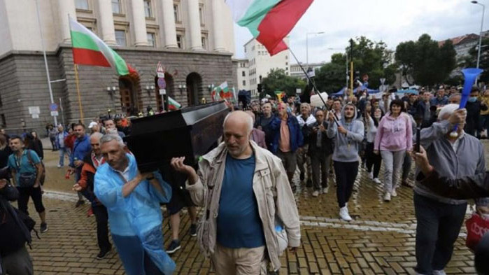 Културният министър на Радев оргaнизира протест дни преди изборите