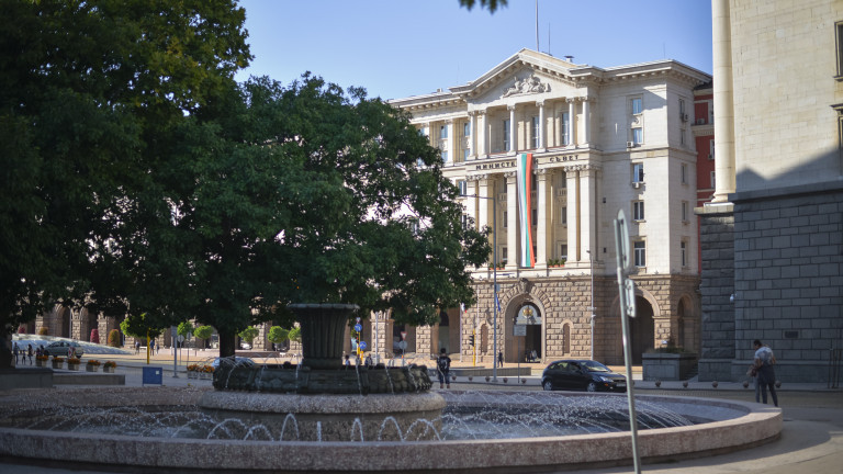 Държавата ще продължи да изплаща средства на работодателите за запазване