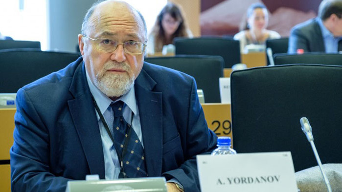 Евродепутатът Александър Йорданов обяви: Вебер сезира ЕК за скандалите на служебното правителство