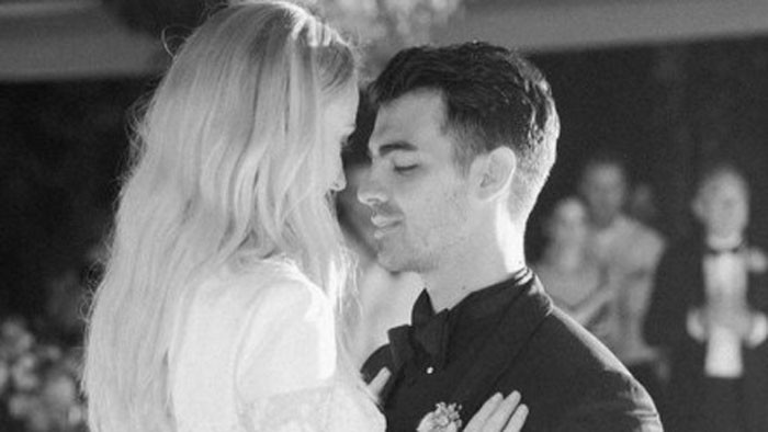 Годишнината от сватбата на Софи Търнър и Джо Джонас и новите им снимки